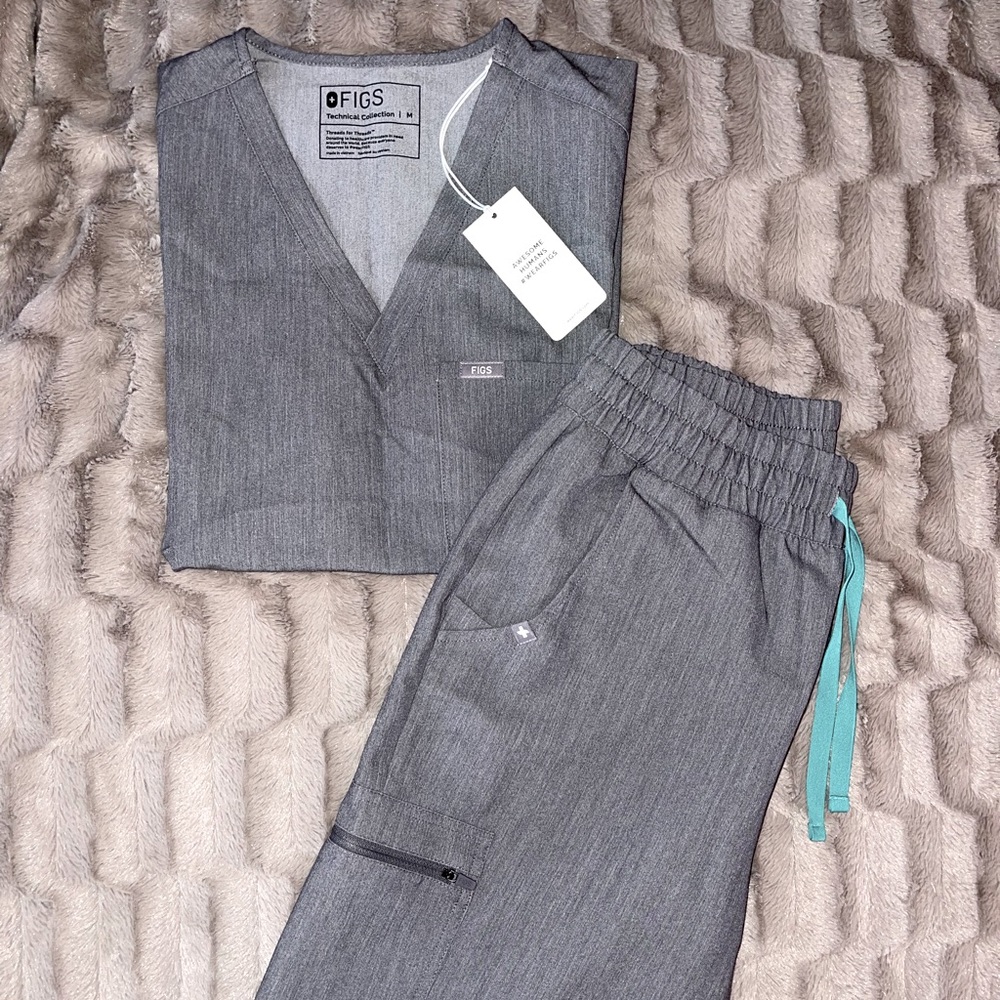 Figs Graphite Scrub Set